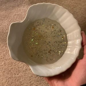 Seashell jewelry holder